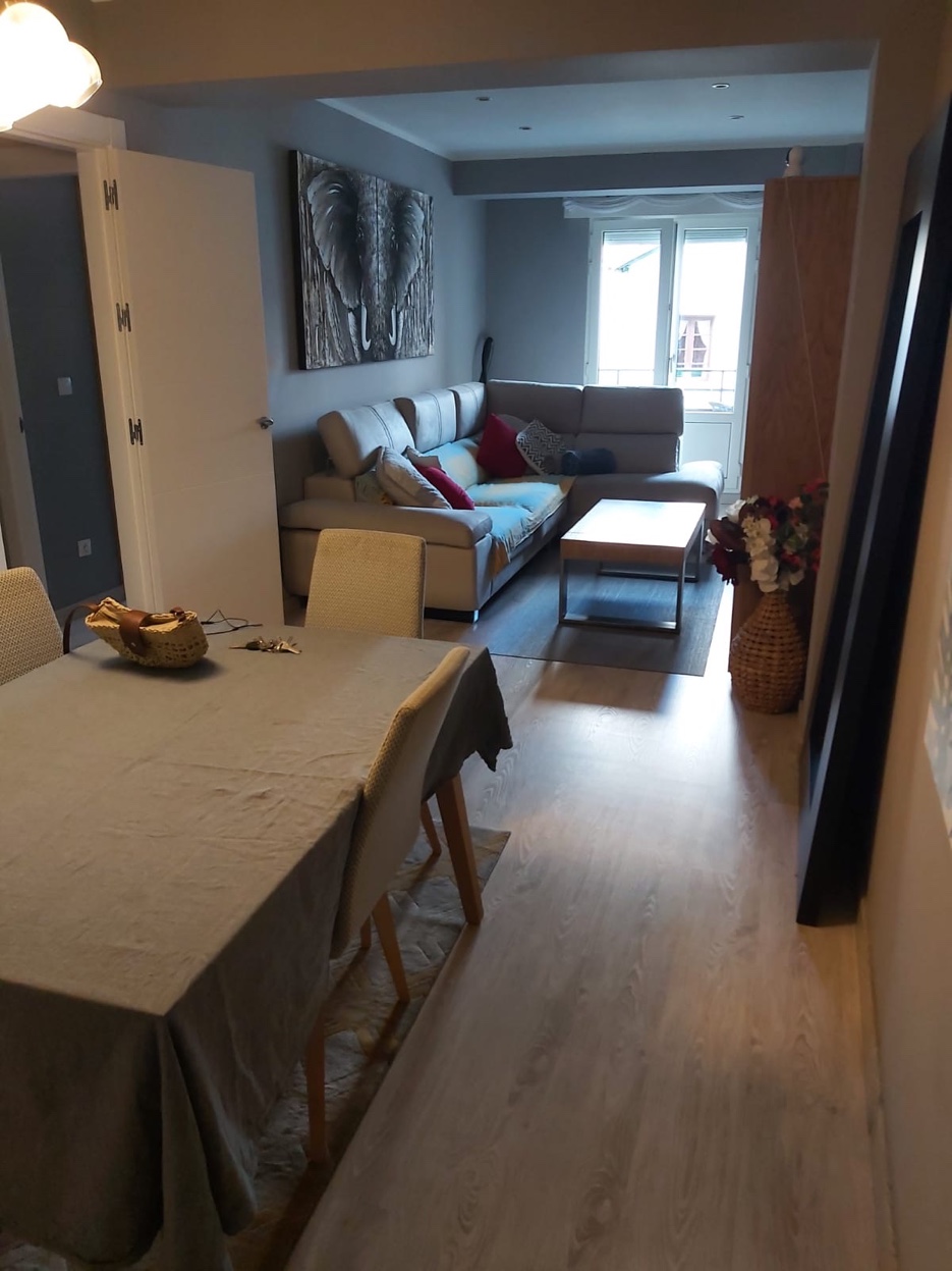 Salón-comedor de Habitaciones La Ronda en Castro Urdiales